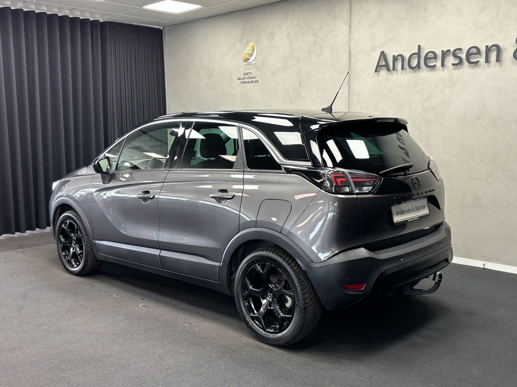 Grå Opel Crossland fra 2023