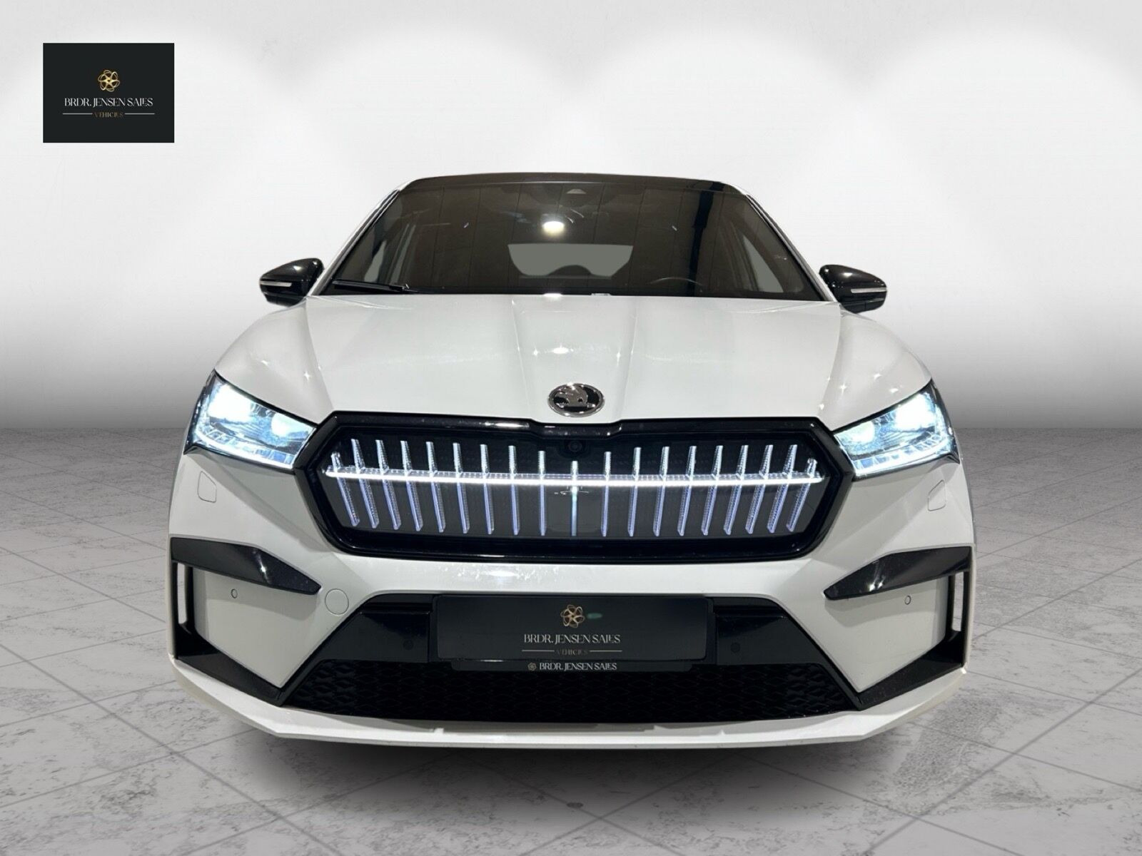 Hvid Skoda Enyaq fra 2025