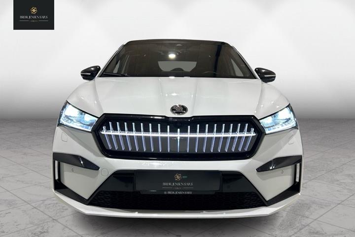 Hvid Skoda Enyaq fra 2025