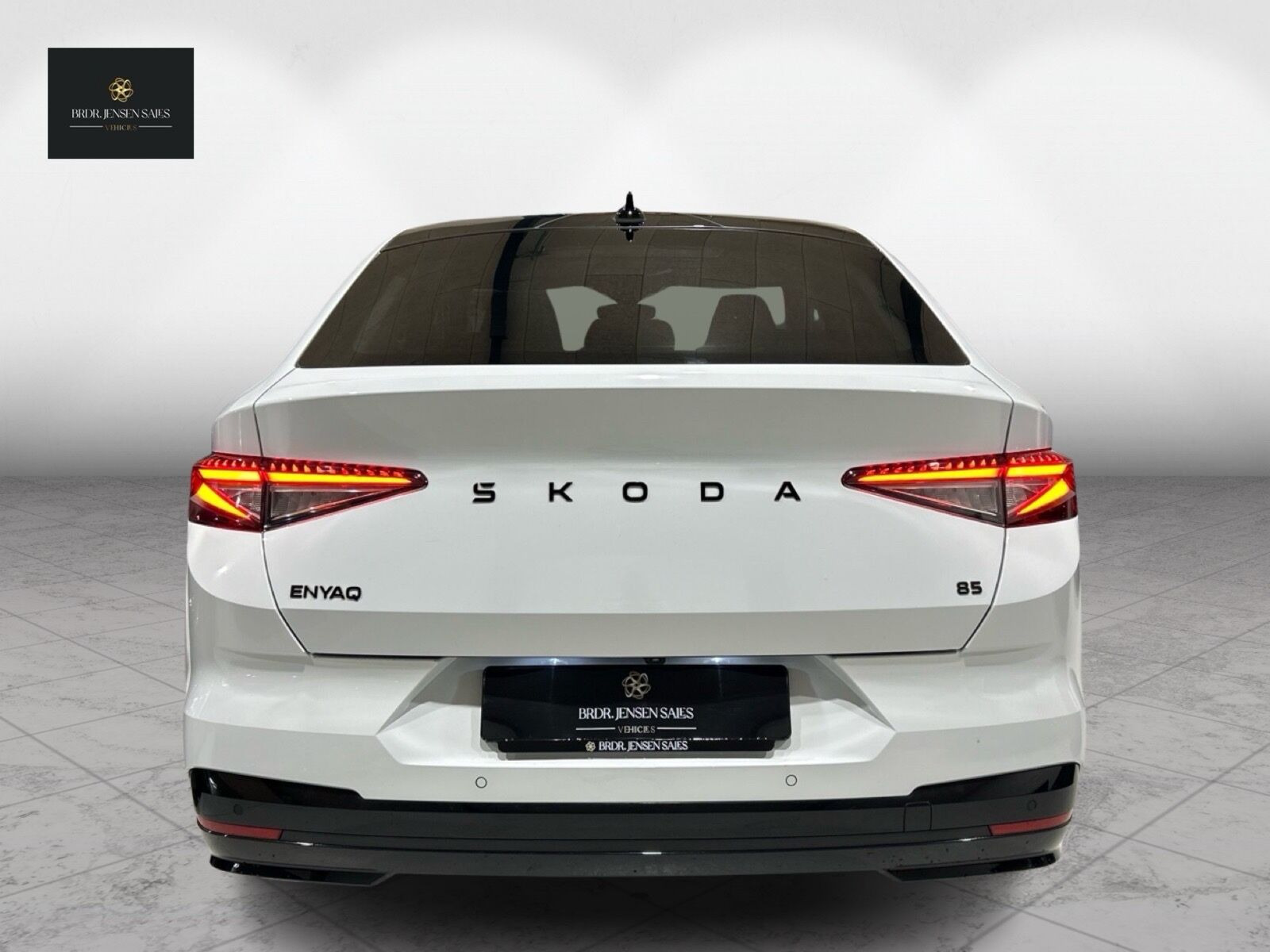 Hvid Skoda Enyaq fra 2025