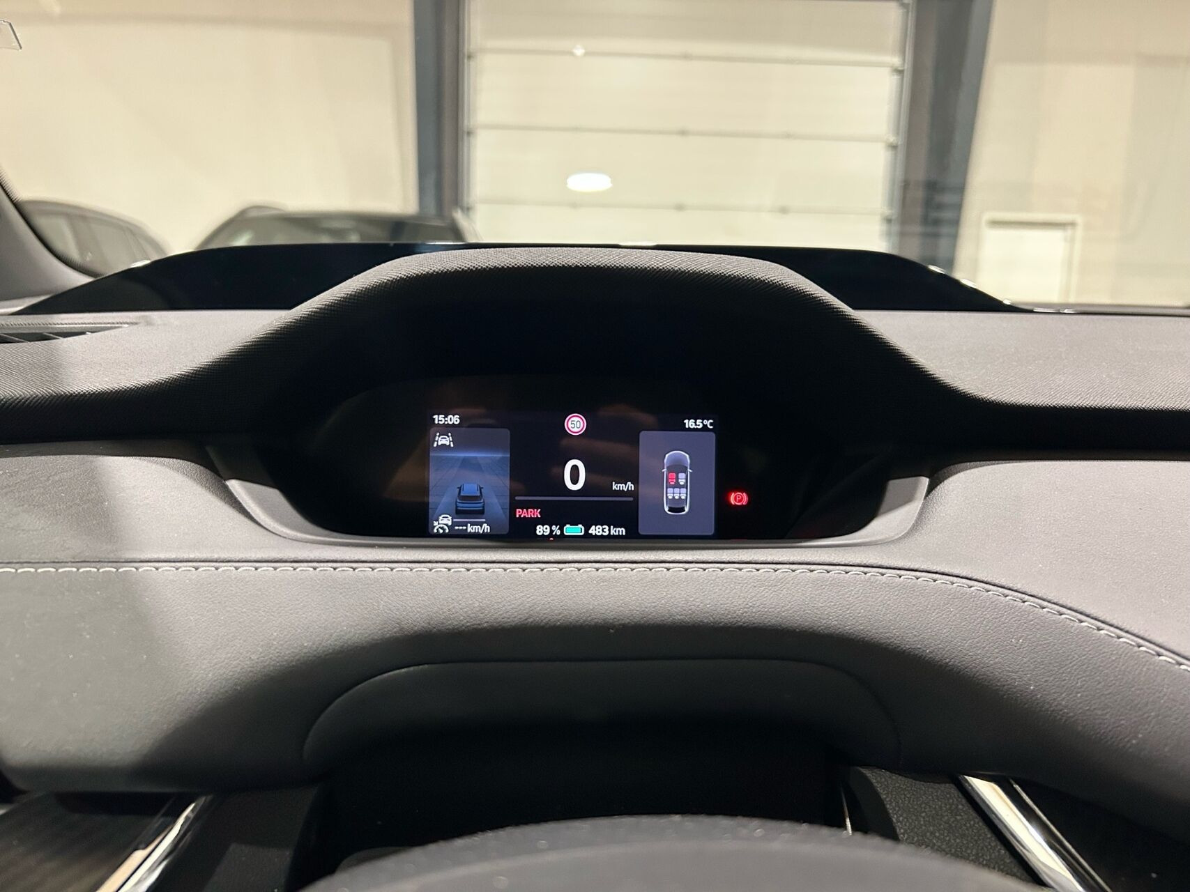 Hvid Skoda Enyaq fra 2025