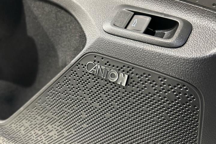 Hvid Skoda Enyaq fra 2025