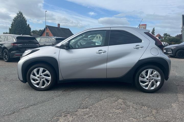 Sølv Toyota Aygo X fra 2024