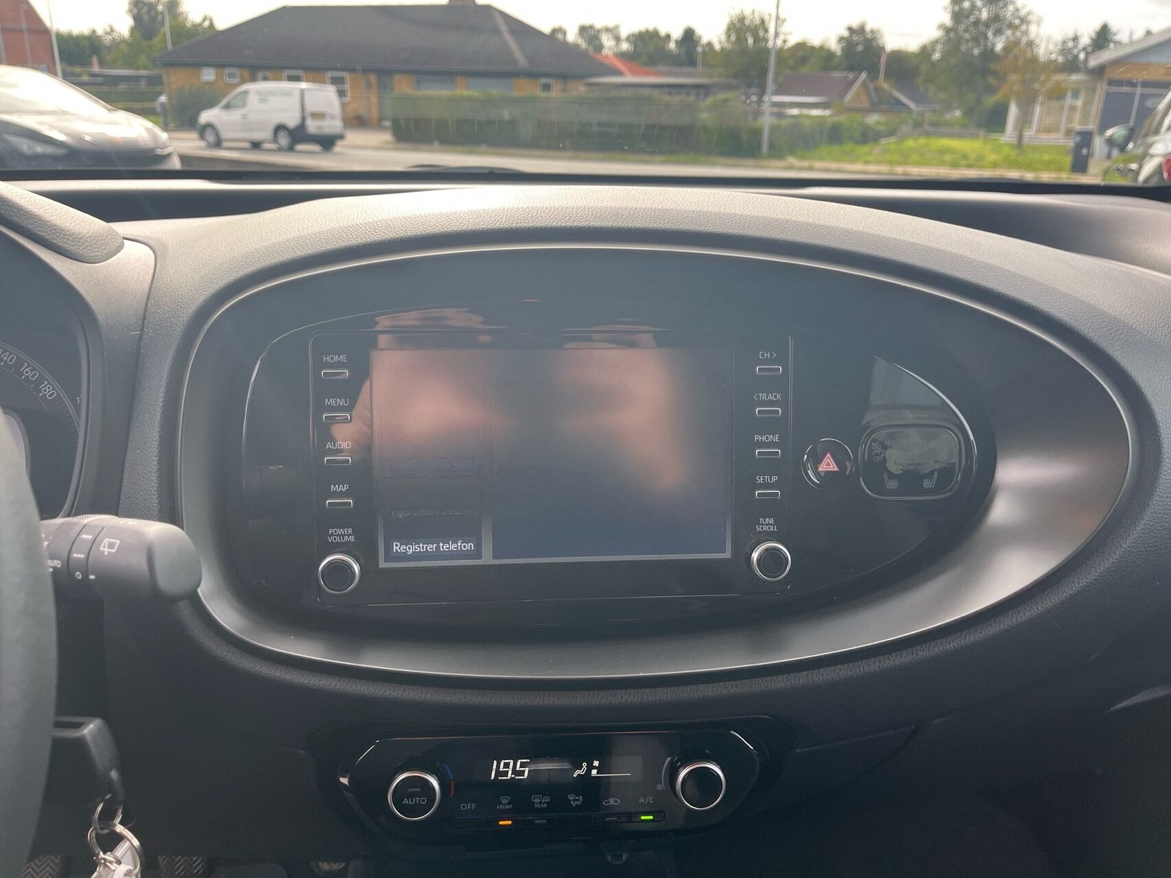 Sølv Toyota Aygo X fra 2024
