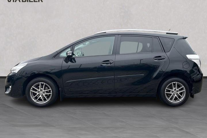 Sort Toyota Verso fra 2015