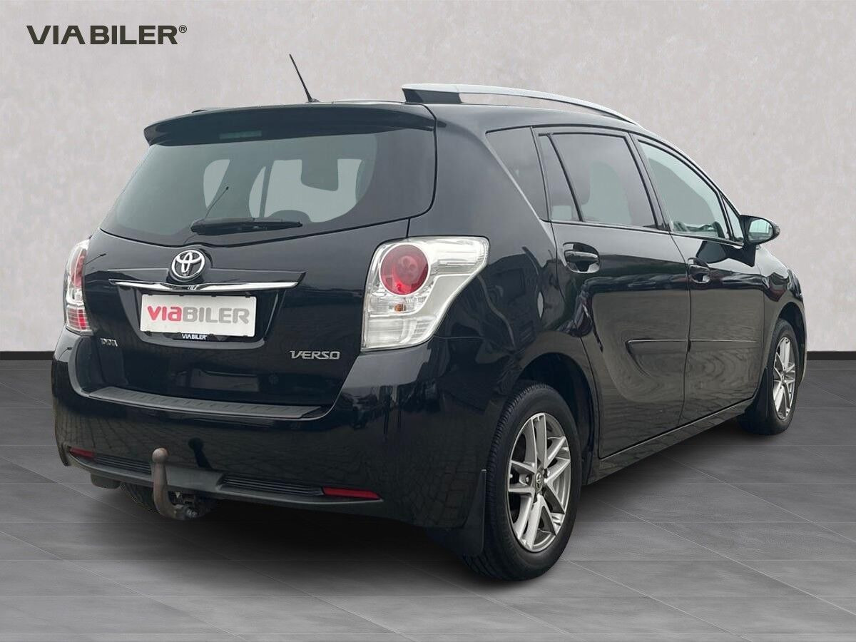 Sort Toyota Verso fra 2015