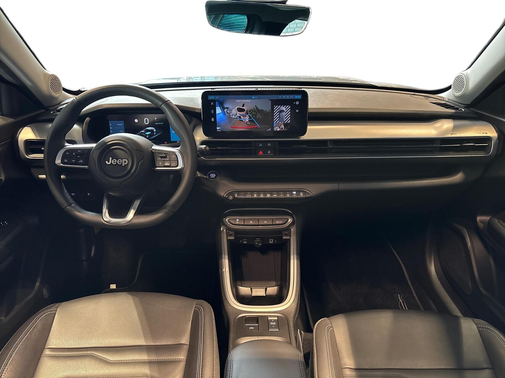 Grå Jeep Avenger fra 2025