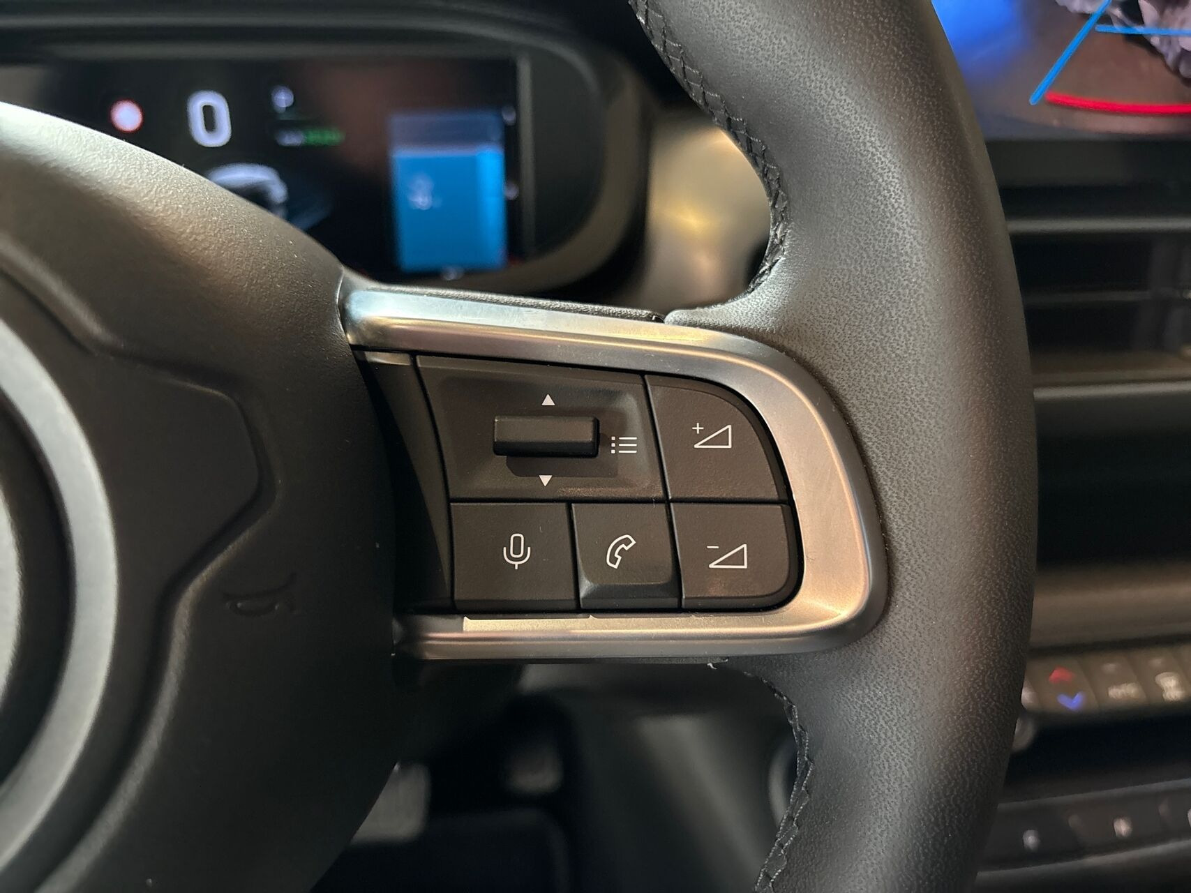 Grå Jeep Avenger fra 2025