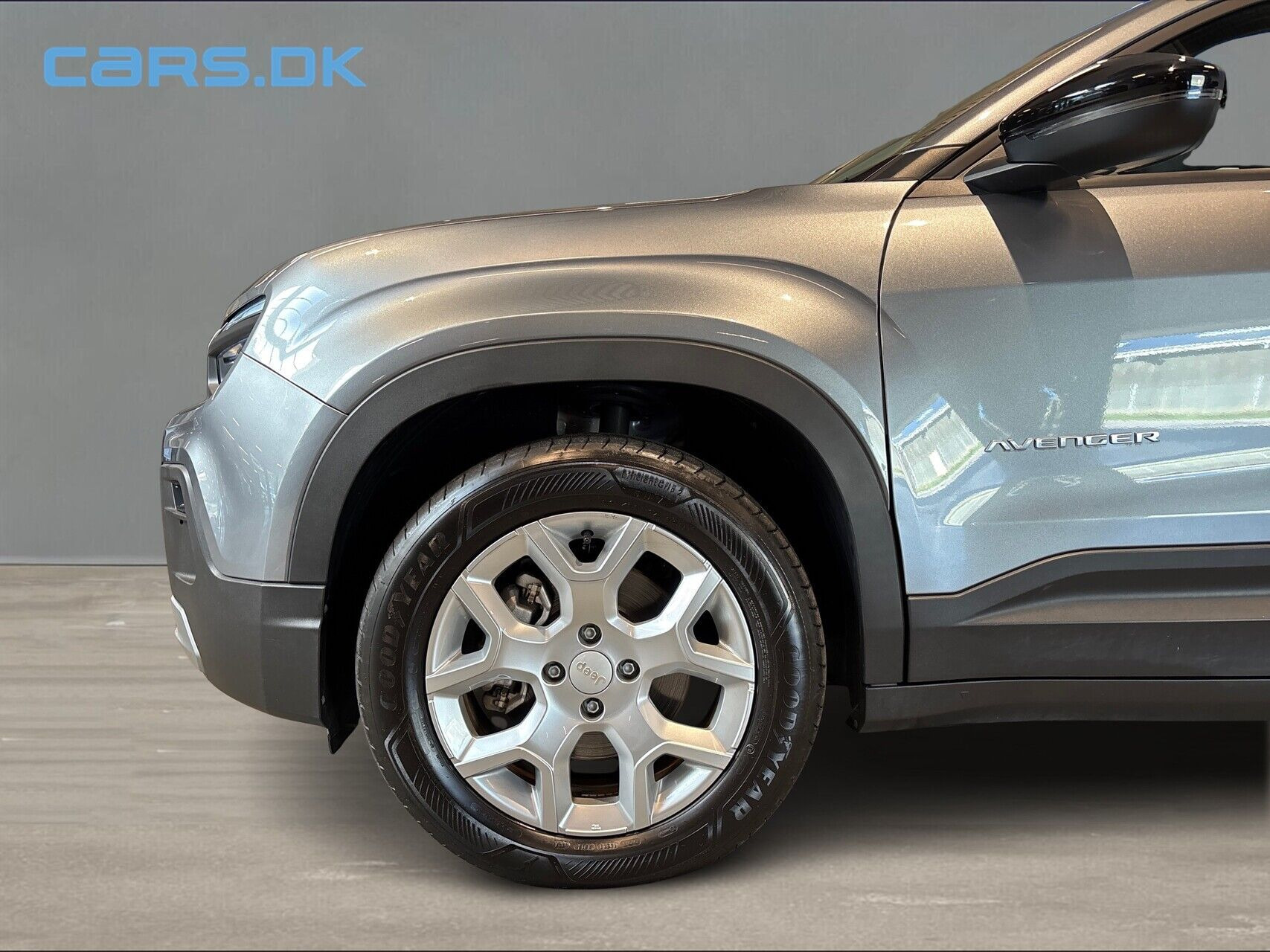 Grå Jeep Avenger fra 2025