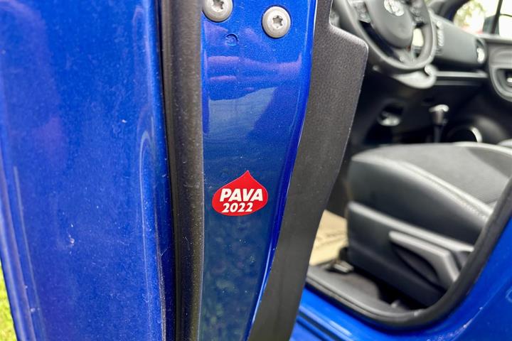 Blå Toyota Yaris fra 2018