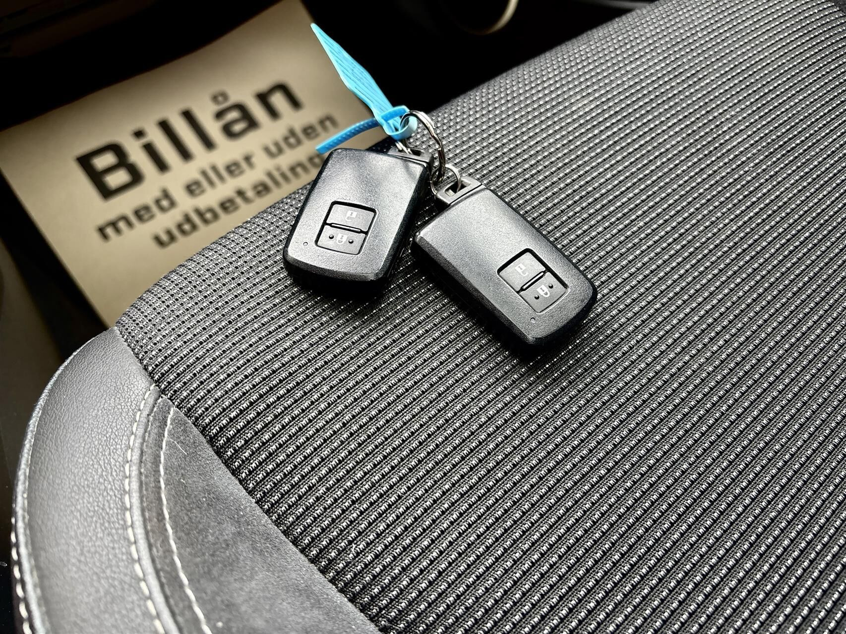 Blå Toyota Yaris fra 2018