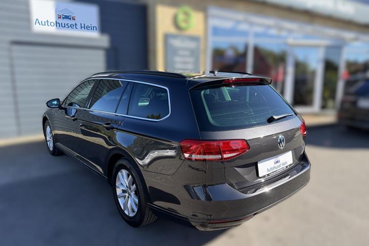 Grå VW Passat fra 2018
