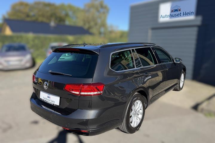 Grå VW Passat fra 2018
