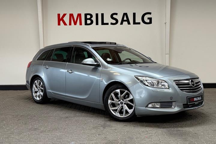 Grå Opel Insignia fra 2010