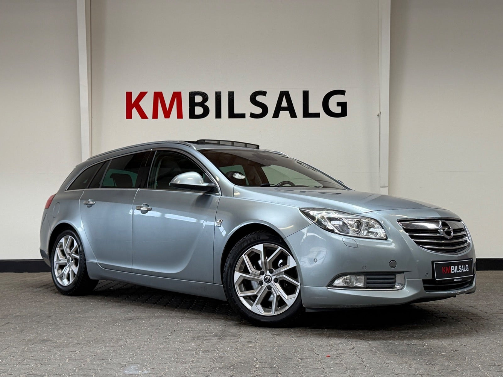 Grå Opel Insignia fra 2010