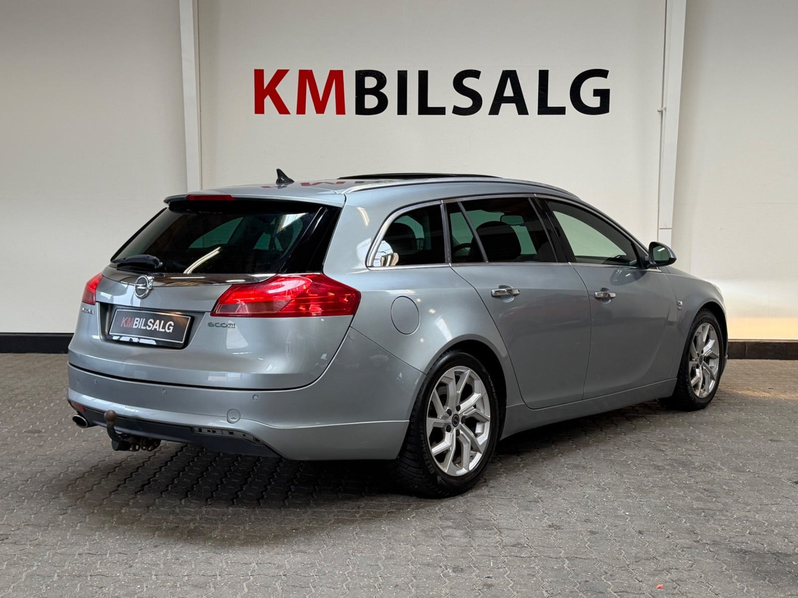 Grå Opel Insignia fra 2010