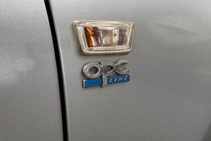 Grå Opel Insignia fra 2010