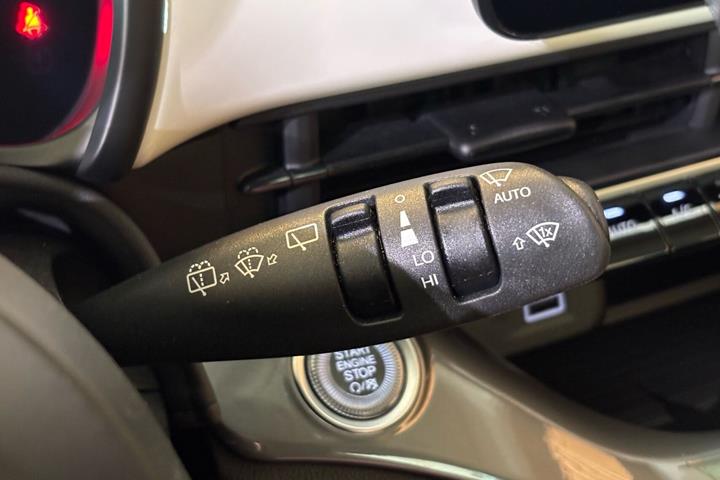 Hvid Fiat 500e fra 2023