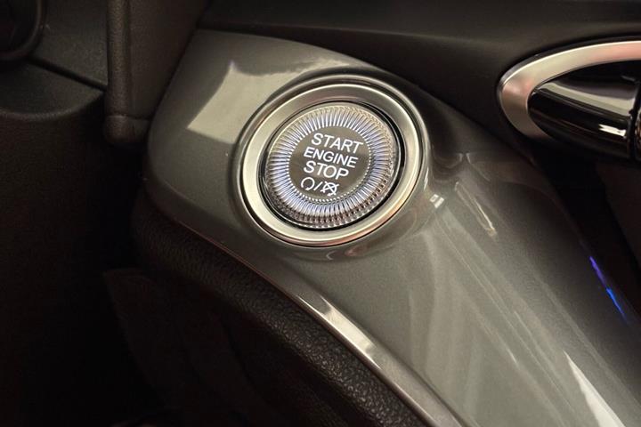 Hvid Fiat 500e fra 2023