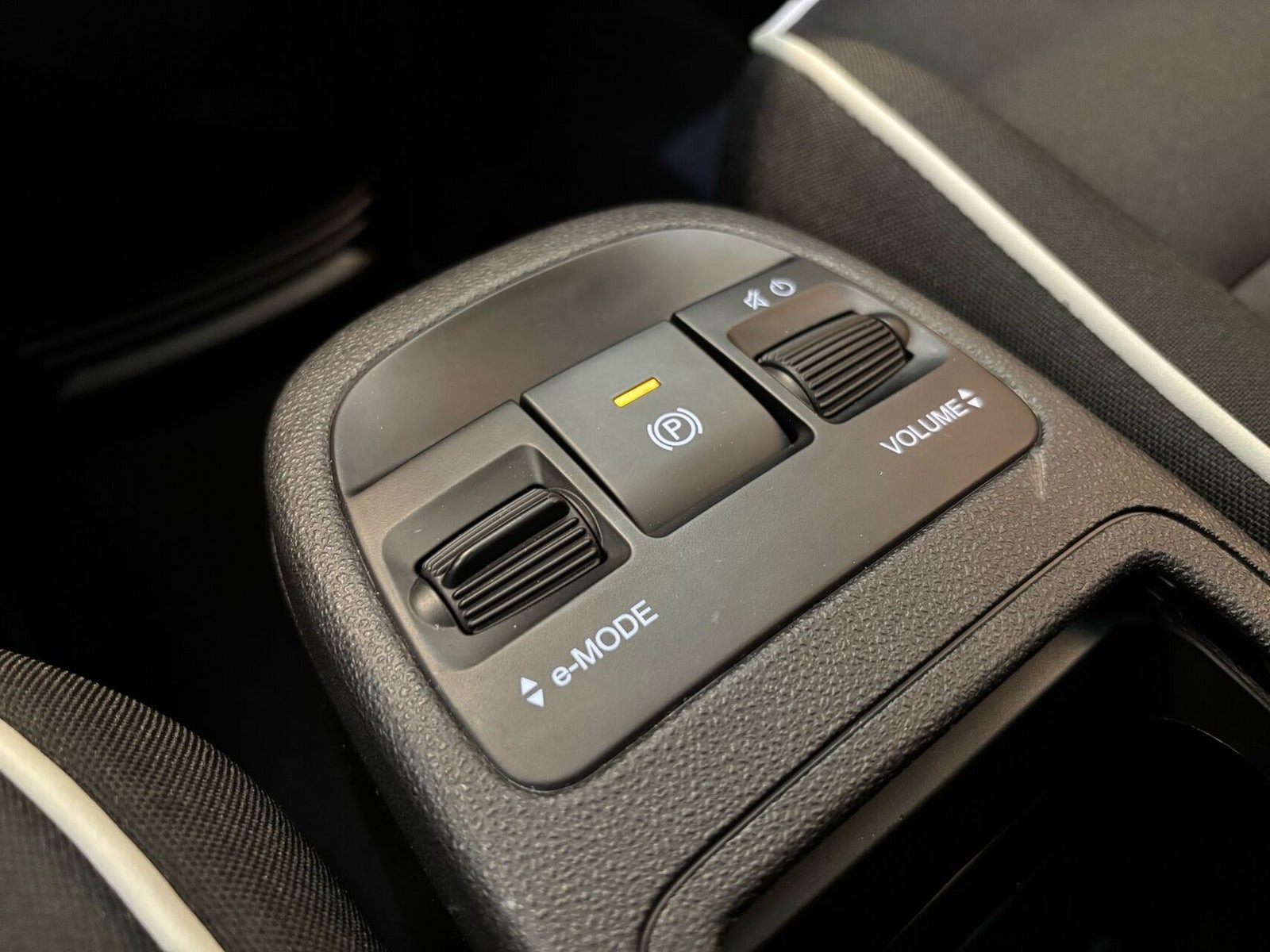 Hvid Fiat 500e fra 2023