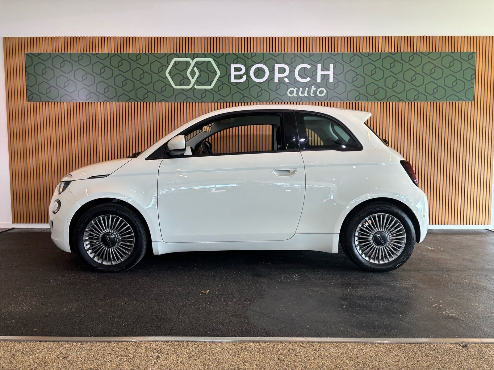 Hvid Fiat 500e fra 2023
