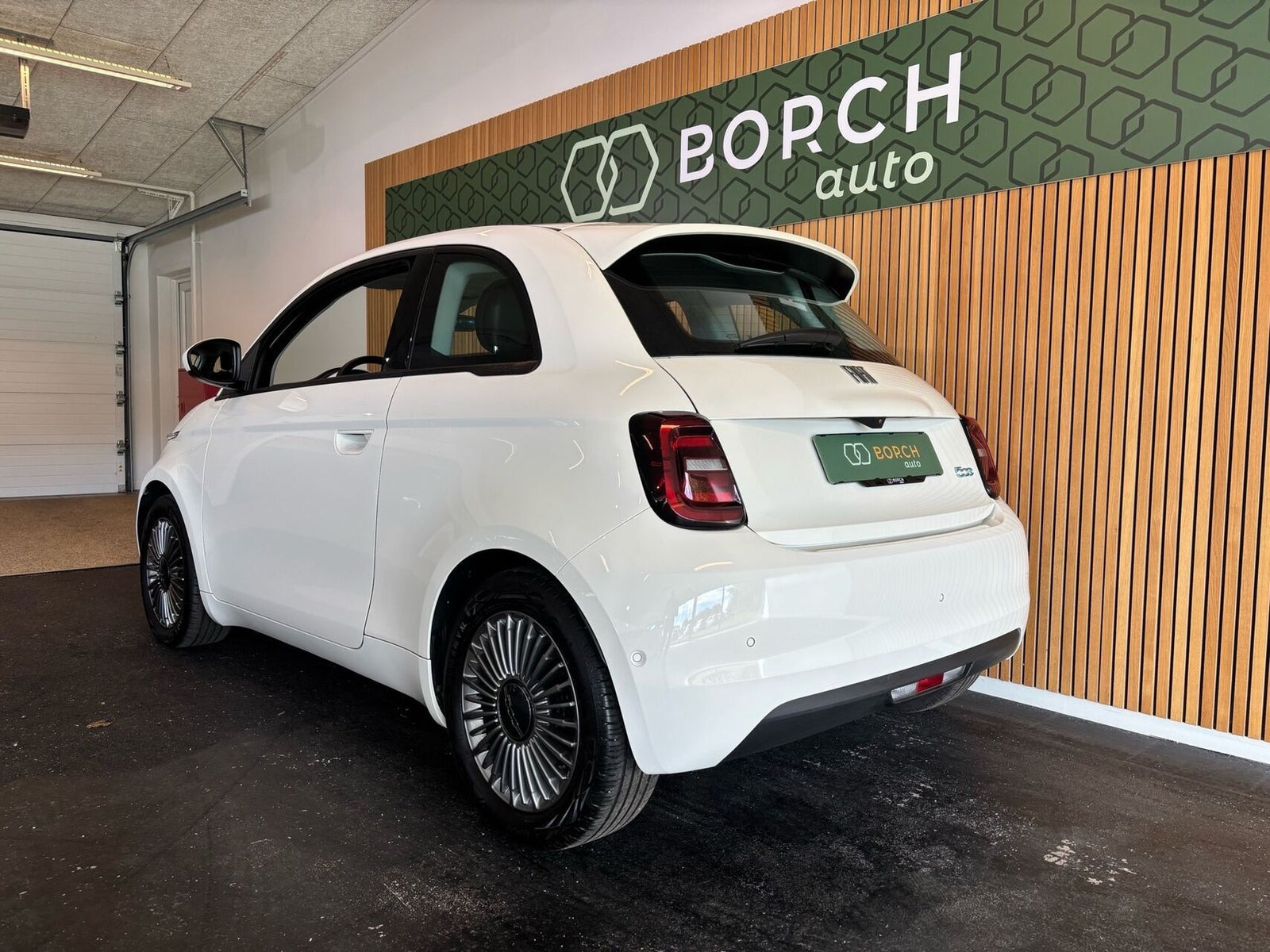 Hvid Fiat 500e fra 2023