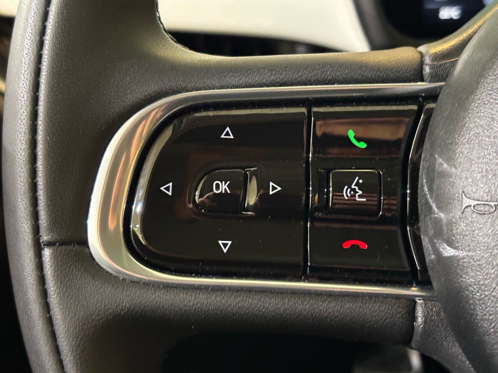 Hvid Fiat 500e fra 2023
