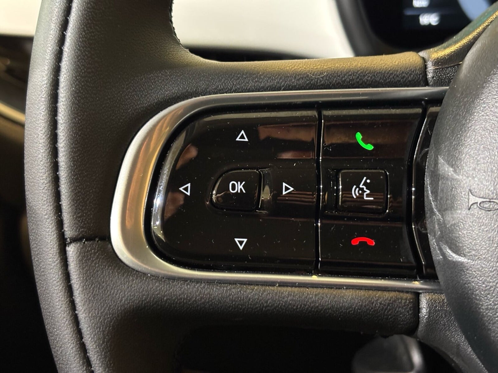 Hvid Fiat 500e fra 2023