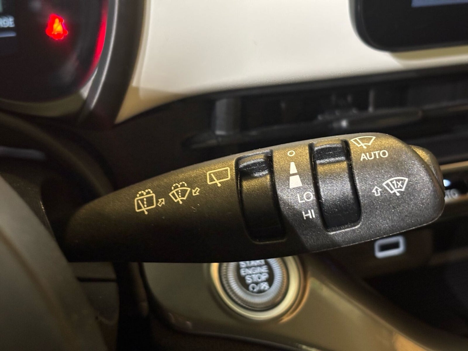 Hvid Fiat 500e fra 2023