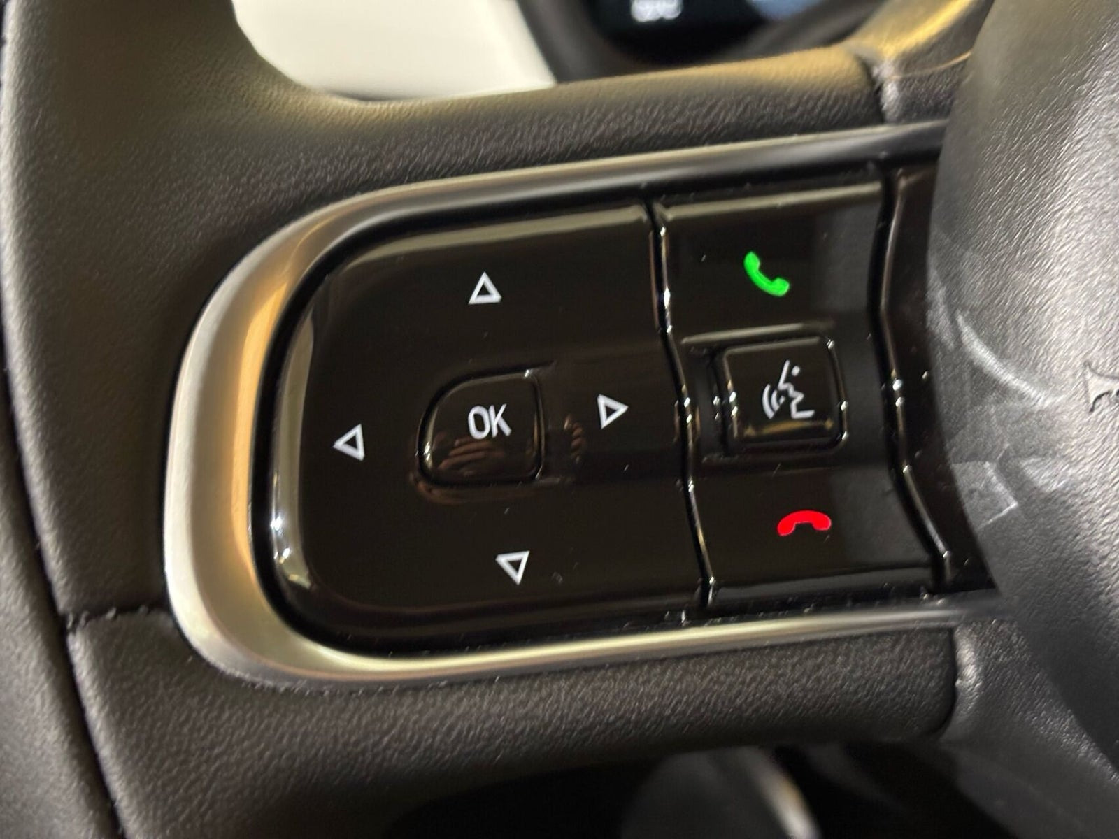 Hvid Fiat 500e fra 2023