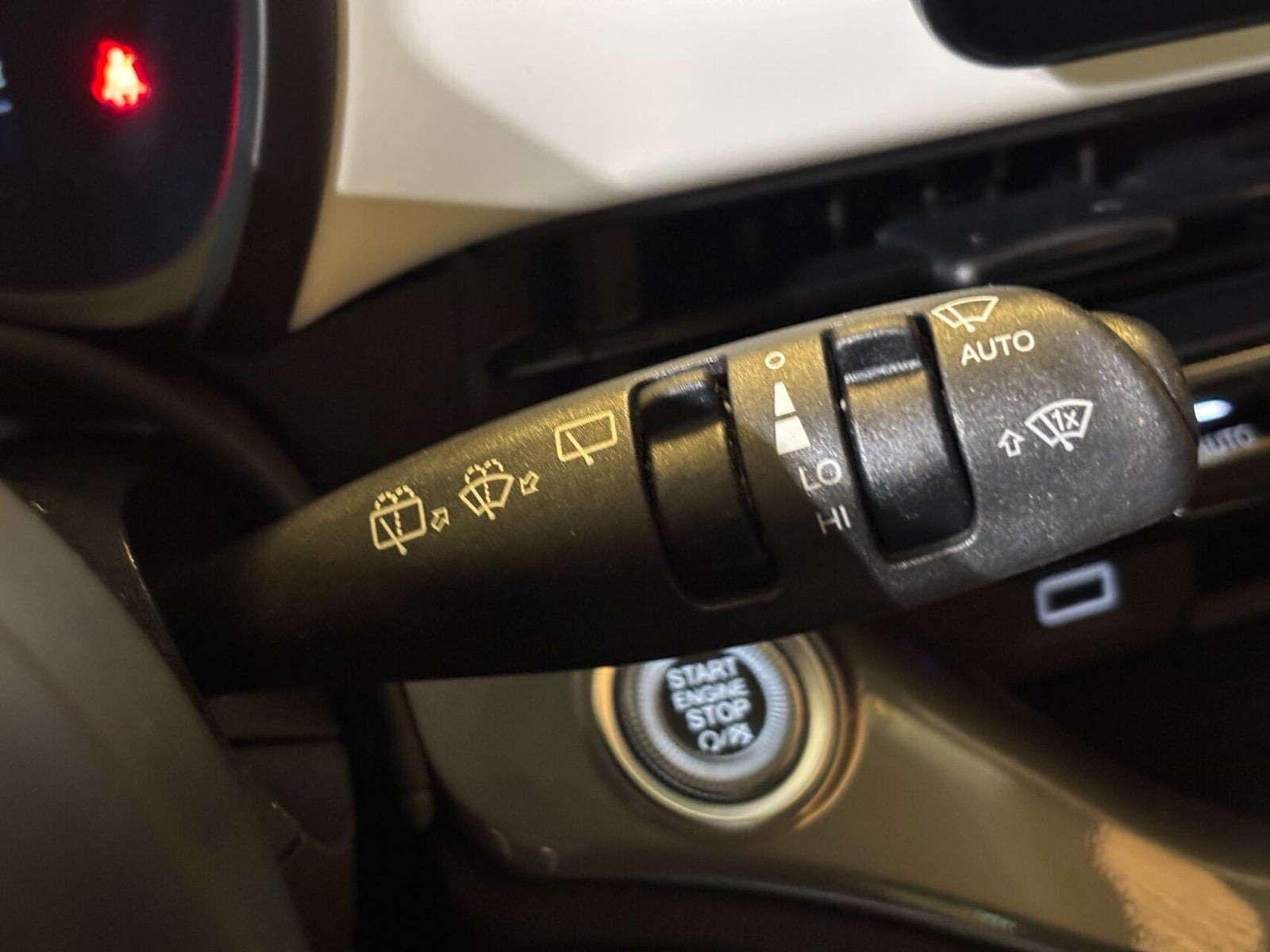 Hvid Fiat 500e fra 2023