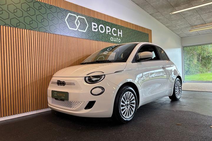 Hvid Fiat 500e fra 2023