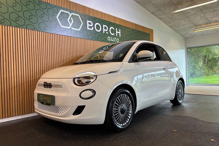 Hvid Fiat 500e fra 2023