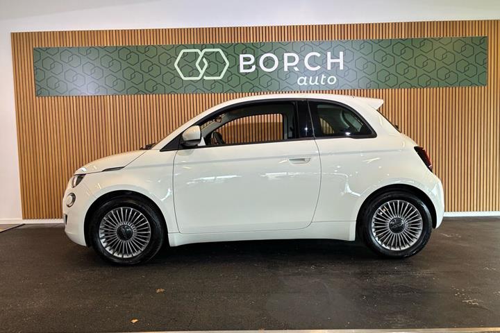 Hvid Fiat 500e fra 2023