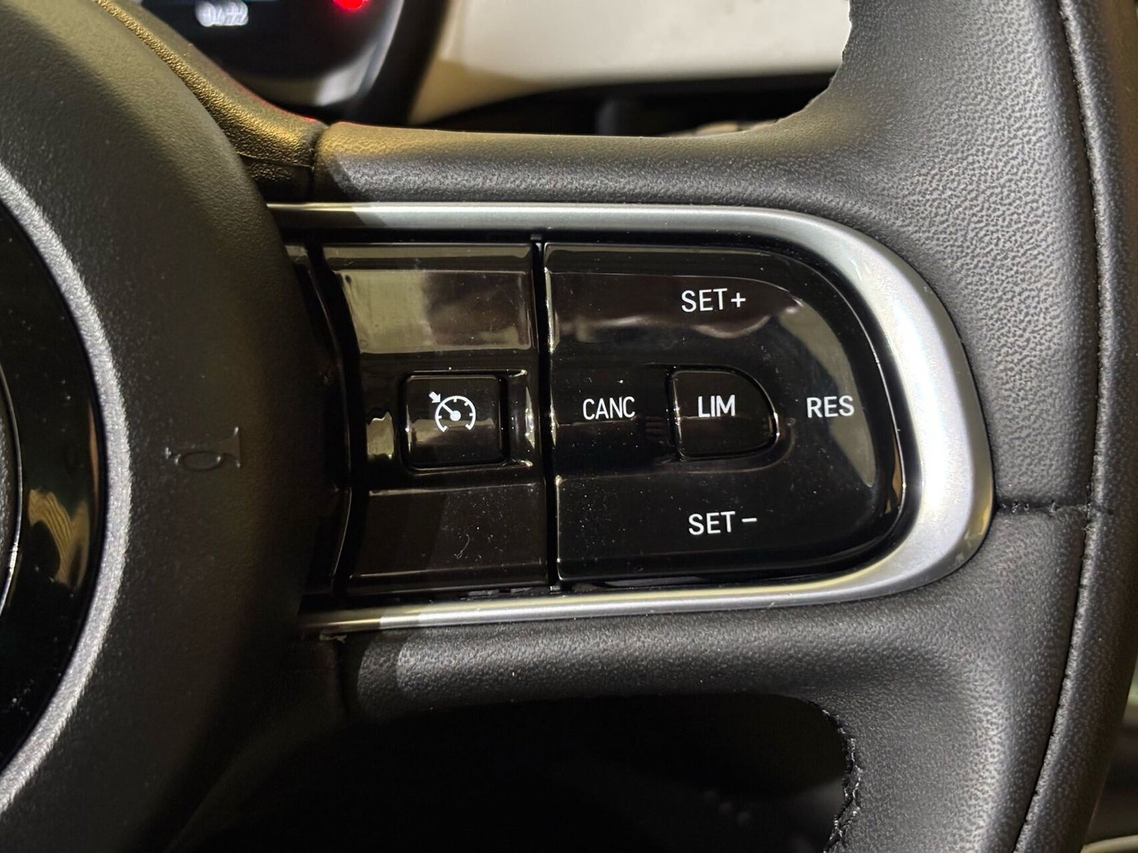Hvid Fiat 500e fra 2023