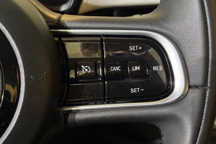 Hvid Fiat 500e fra 2023