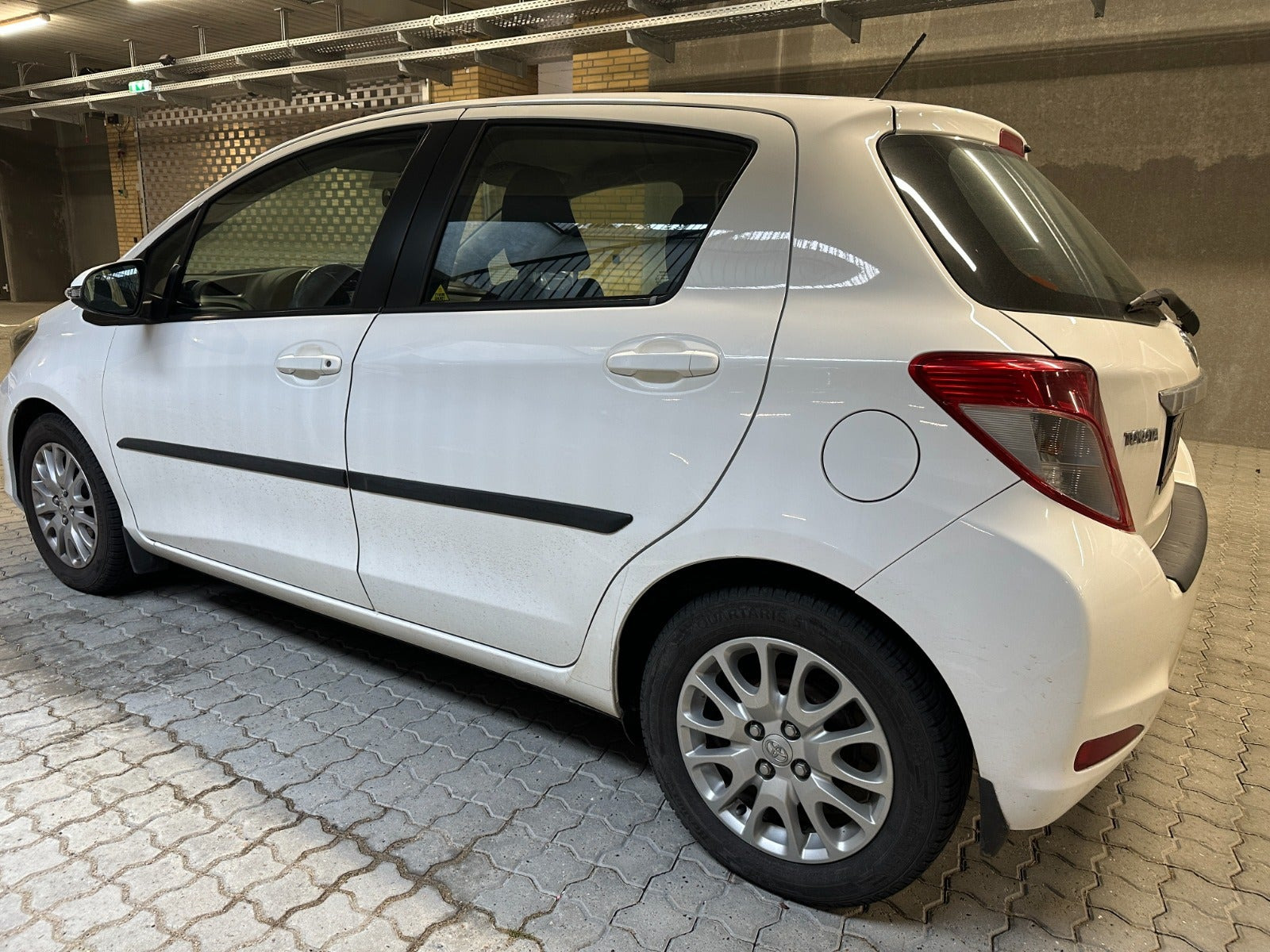 Hvid Toyota Yaris fra 2011