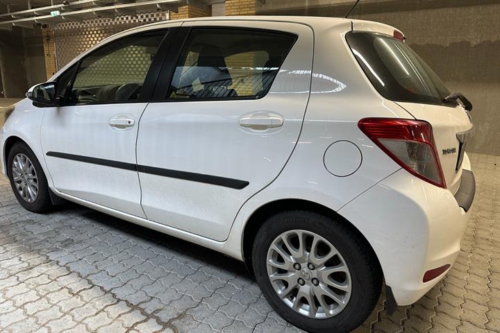 Hvid Toyota Yaris fra 2011