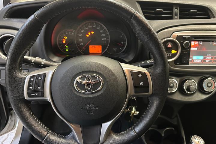 Hvid Toyota Yaris fra 2011