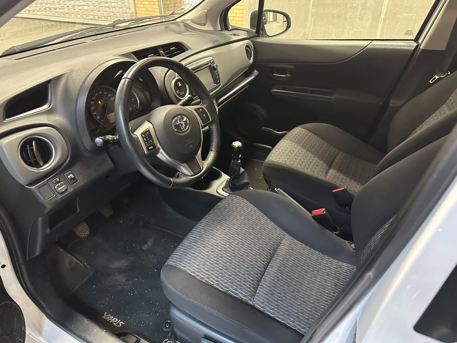 Hvid Toyota Yaris fra 2011