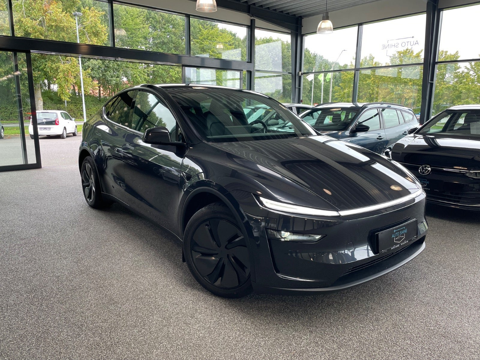 undefined Tesla Model Y fra 2025
