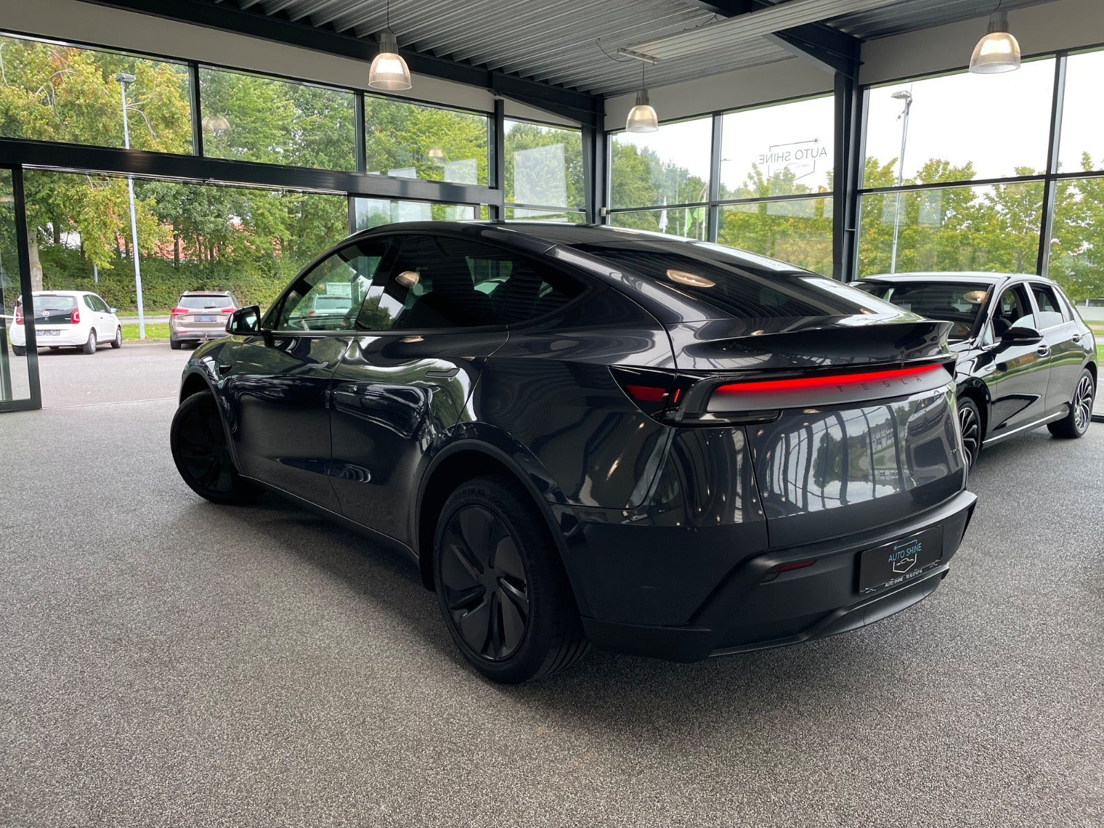 undefined Tesla Model Y fra 2025