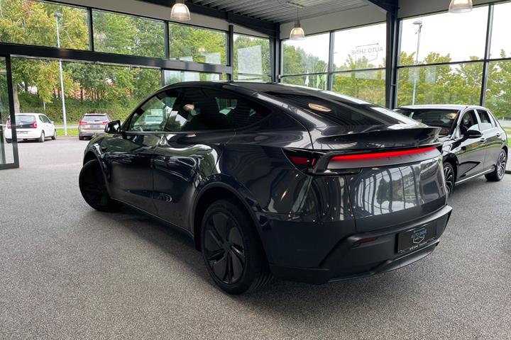 undefined Tesla Model Y fra 2025