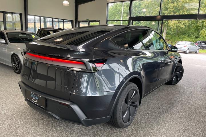 undefined Tesla Model Y fra 2025