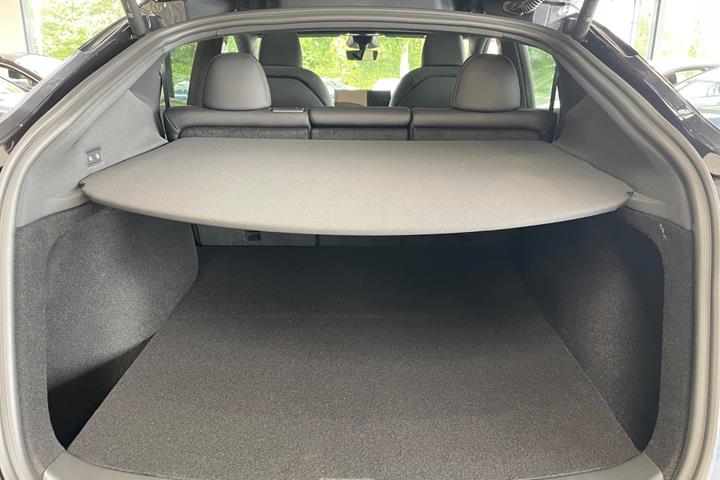 undefined Tesla Model Y fra 2025