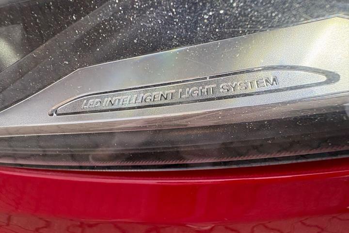 Rød Mercedes Vito 119 fra 2019