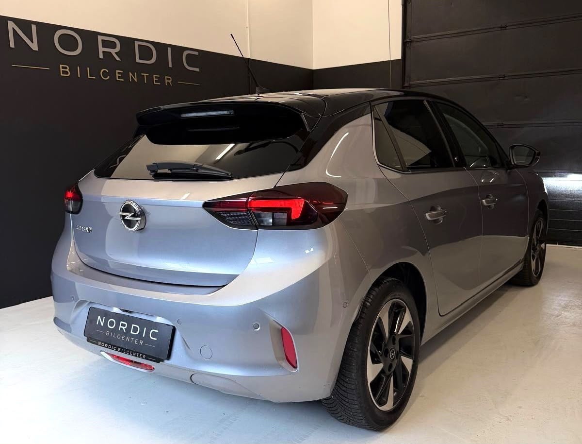 Grå Opel Corsa-e fra 2022