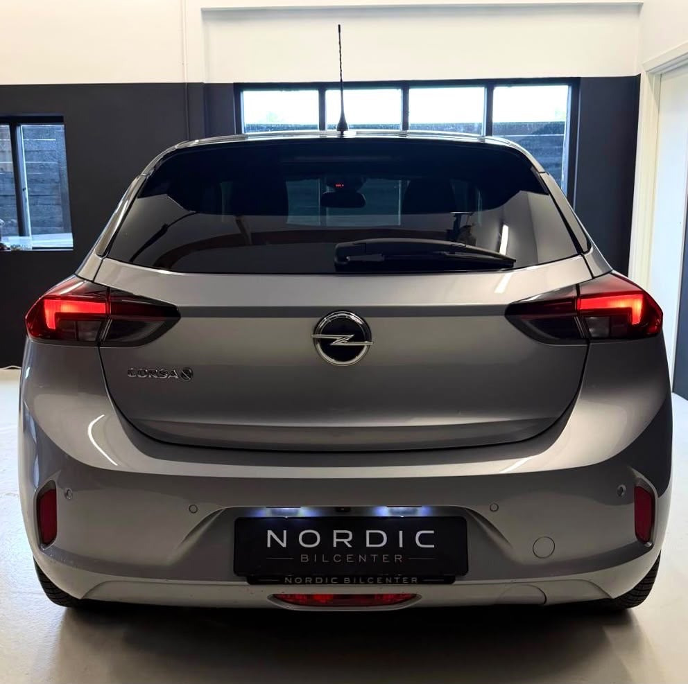 Grå Opel Corsa-e fra 2022