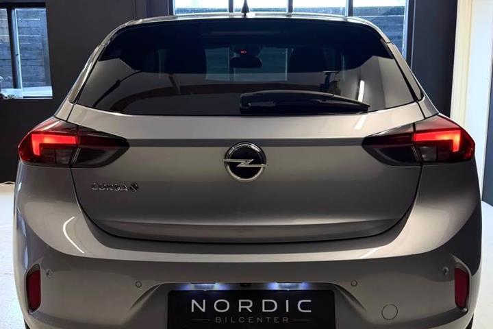Grå Opel Corsa-e fra 2022
