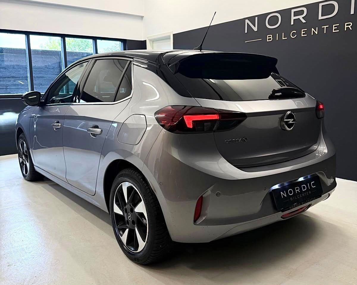 Grå Opel Corsa-e fra 2022